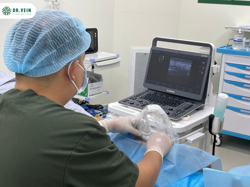Tiêm xơ tĩnh mạch là gì? Quy trình, ưu điểm và những điều cần biết Quy trình điều trị tại phòng khám Dr.Vein