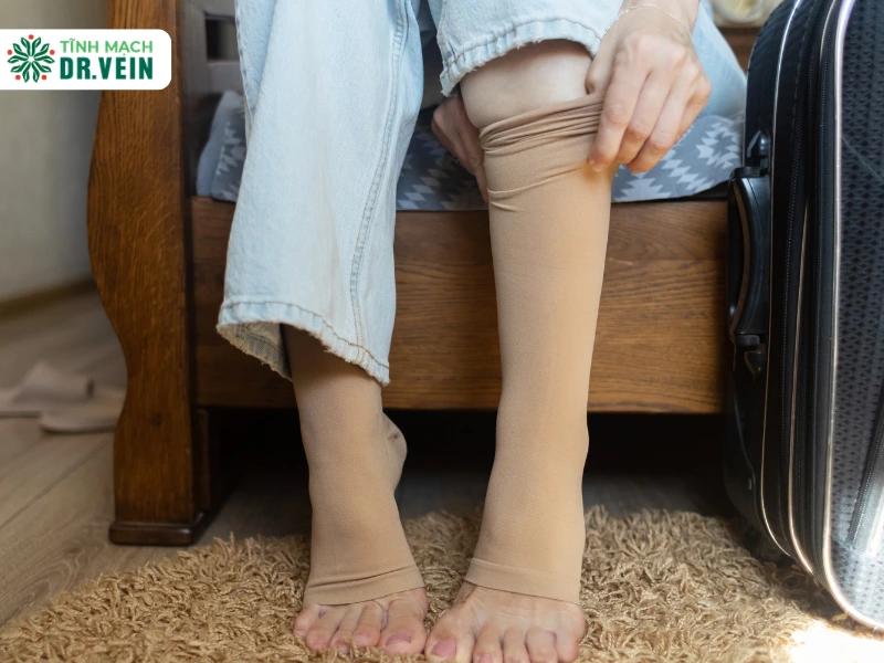 Vớ giãn tĩnh mạch có tác dụng gì, chọn loại nào và dùng sao cho đúng? Cách chọn size và mang vớ giãn tĩnh mạch đúng