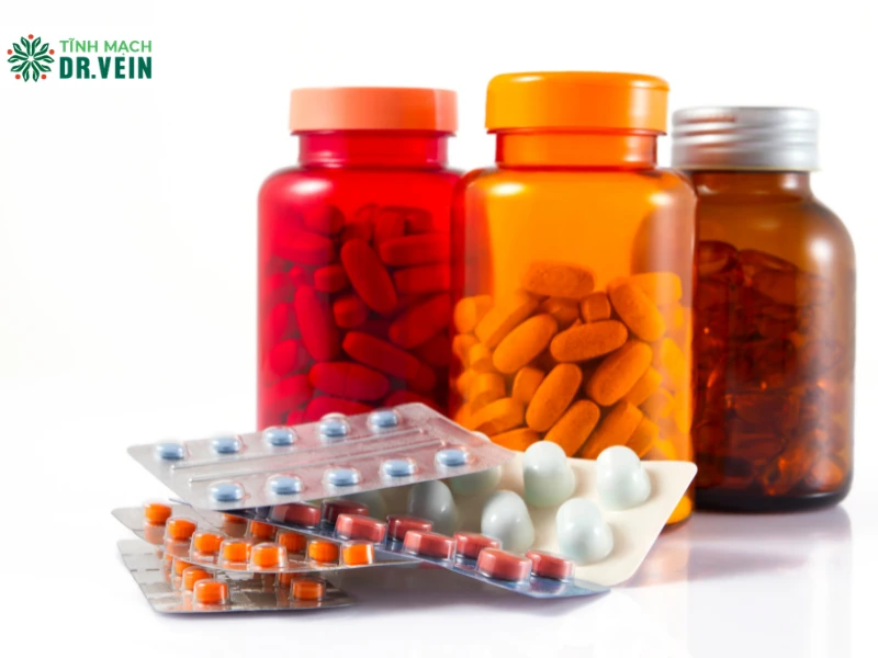 Bị giãn tĩnh mạch chân nên làm gì? Lộ trình theo từng mức độ Thuốc hỗ trợ tĩnh mạch